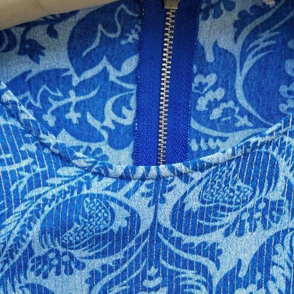 Michael Kors Blue White Print with Metalic accents  Sleeveless Top size Medium - Picture 10 of 11